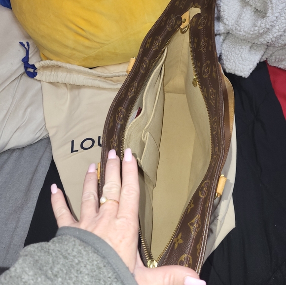 Louis Vuitton Brown Monogram Shoulder Bag - Picture 2 of 16